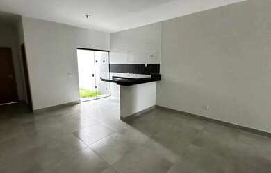 Imagem: A casa possui 2 Dormitórios, 2 Banheiros, 1 Vaga na garagem