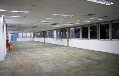 Imagem: O depósito possui 5 Vagas na garagem, 1.181m² de Área e