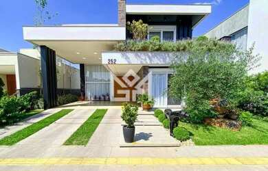 Imagem: A casa possui 3 Dormitórios, 2 Banheiros, 247m² de Área