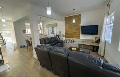 Imagem: A casa em condomínio possui 5 Dormitórios, 4 Banheiros, 5