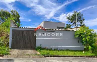 Imagem: A casa possui 2 Dormitórios, 2 Banheiros, 3 Vagas na garagem