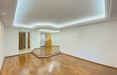 Imagem: O apartamento possui 4 Dormitórios, 5 Banheiros, 2 Vagas na