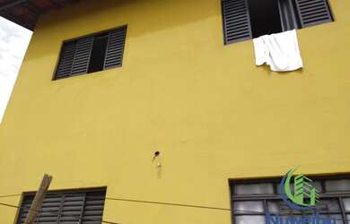 Imagem: A casa possui 4 Dormitórios, 2 Banheiros, 4 Vagas na garagem