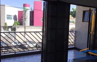 Imagem: O depósito possui 2 Vagas na garagem, 200m² de Área e está