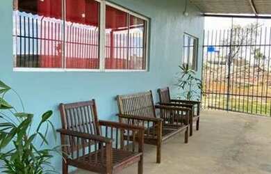 Imagem: A casa em condomínio possui 1 Dormitório, 2 Banheiros, 4 Vagas