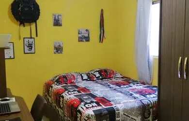 Imagem: O apartamento possui 2 Dormitórios, 1 Banheiro, 1 Vaga na garagem