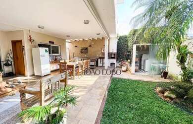 Imagem: A casa em condomínio possui 4 Dormitórios, 5 Banheiros, 4