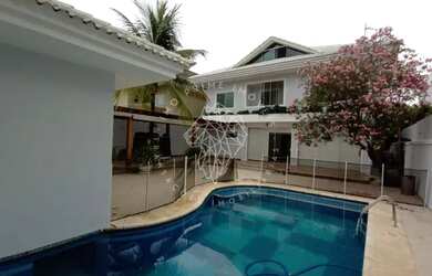 Imagem: A casa em condomínio possui 4 Dormitórios, 5 Banheiros, 4