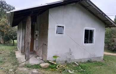 Imagem: A chácara possui 5058m² de Área, Churrasqueira e Piscina