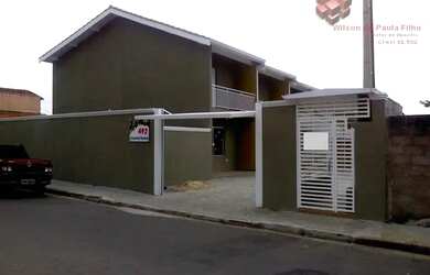 Imagem: A casa possui 2 Dormitórios, 2 Banheiros, 1 Vaga na garagem