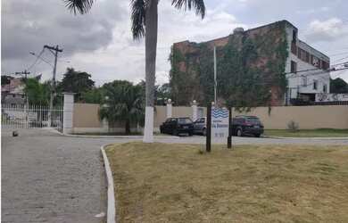 Imagem: A casa possui 3 Dormitórios, 2 Banheiros, 1 Vaga na garagem