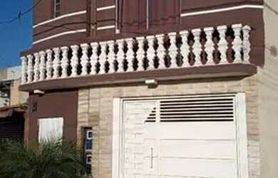 Imagem: A casa possui 1 Dormitório, 1 Banheiro, 1 Vaga na garagem