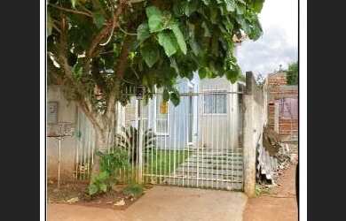 Imagem: A casa possui 2 Dormitórios, 1 Banheiro, 1 Vaga na garagem