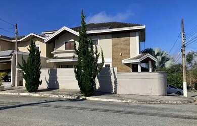 Imagem: A casa em condomínio possui 3 Dormitórios, 3 Banheiros, 2