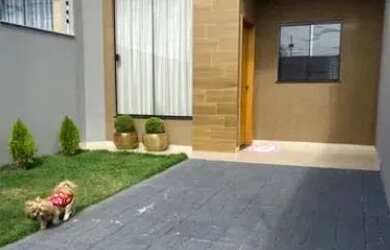 Imagem: A casa possui 3 Dormitórios, 1 Banheiro, 1 Vaga na garagem