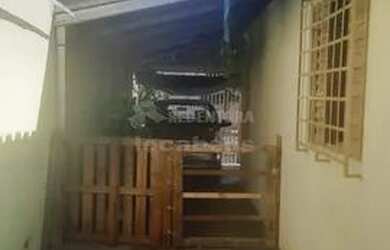 Imagem: A casa possui 2 Dormitórios, 2 Banheiros, 1 Vaga na garagem