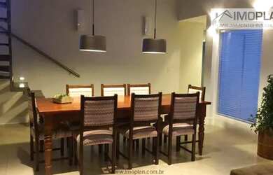 Imagem: A casa possui 3 Dormitórios, 5 Banheiros, 4 Vagas na garagem