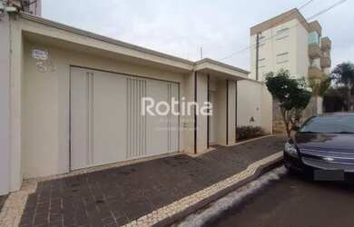 Imagem: A casa possui 3 Dormitórios, 4 Banheiros, 4 Vagas na garagem