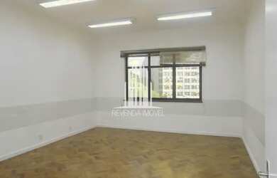 Imagem: O depósito possui 1 Vaga na garagem e 303m² de Área e está