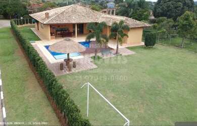 Imagem: A casa em condomínio possui 4 Dormitórios, 2 Banheiros, 4