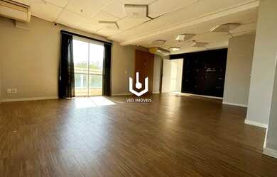 Imagem: O depósito possui 4 Vagas na garagem e 130m² de Área e está