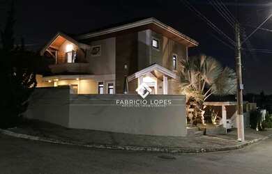 Imagem: A casa em condomínio possui 4 Dormitórios, 3 Banheiros, 2