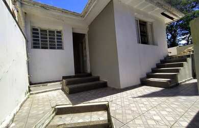 Imagem: A casa possui 3 Dormitórios, 1 Banheiro, 80m² de Área e