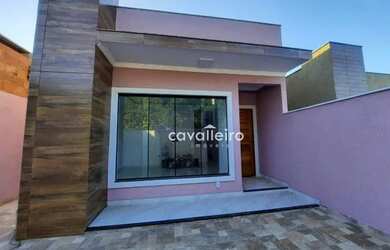 Imagem: A casa possui 3 Dormitórios, 2 Banheiros, 2 Vagas na garagem