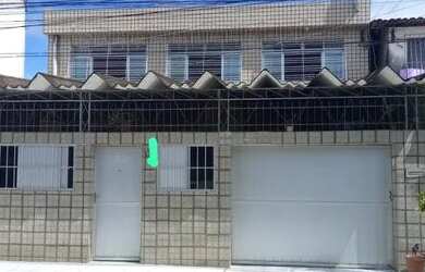 Imagem: A casa possui 4 Dormitórios, 4 Banheiros, 3 Vagas na garagem