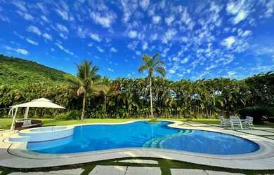 Imagem 2: Linda mansão de canal em cond. de luxo com aeroporto e praia, 6 suítes