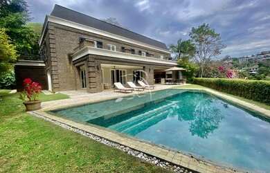 Imagem: A casa possui 5 Dormitórios, 5 Banheiros, 5 Vagas na garagem