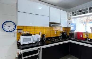 Imagem: A casa possui 2 Dormitórios, 2 Banheiros, 2 Vagas na garagem