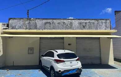 Imagem: O depósito possui 2 Vagas na garagem, 180m² de Área e está