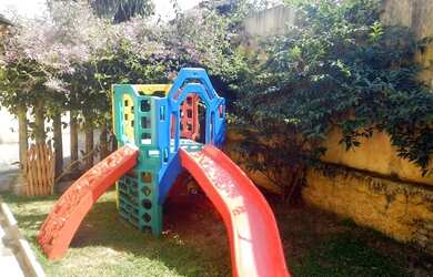 Imagem: A casa possui 2 Dormitórios, 1 Banheiro, 4 Vagas na garagem