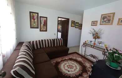 Imagem: A casa possui 2 Dormitórios, 1 Banheiro, 1 Vaga na garagem