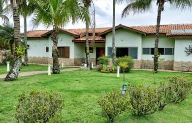 Imagem: A casa em condomínio possui 5 Dormitórios, 5 Banheiros, 4