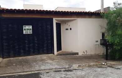 Imagem: A casa possui 2 Dormitórios, 1 Banheiro, 2 Vagas na garagem