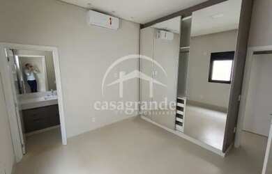 Imagem: A casa em condomínio possui 3 Dormitórios, 4 Banheiros, 2