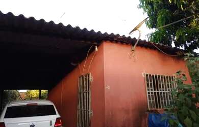 Imagem: A casa possui 2 Dormitórios, 2 Banheiros, 3 Vagas na garagem