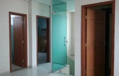 Imagem: A casa possui 5 Dormitórios, 4 Banheiros, 3 Vagas na garagem