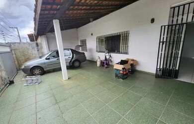 Imagem: A casa para alugar possui 3 Dormitórios, 2 Banheiros, 2 Vagas