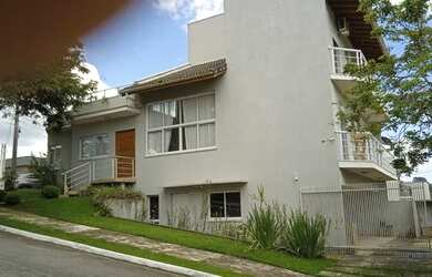 Imagem: A casa em condomínio possui 4 Dormitórios, 5 Banheiros, 4