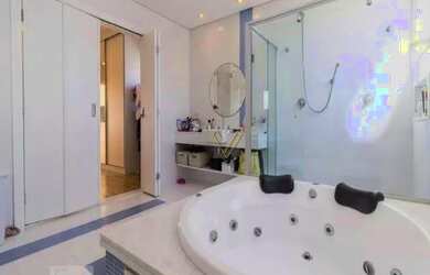 Imagem: A casa em condomínio possui 4 Dormitórios, 5 Banheiros, 5