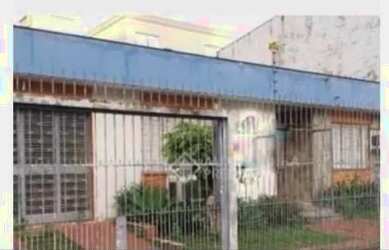 Imagem: A casa possui 3 Dormitórios, 3 Banheiros, 3 Vagas na garagem