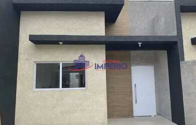 Imagem: A casa possui 3 Dormitórios, 2 Banheiros, 2 Vagas na garagem