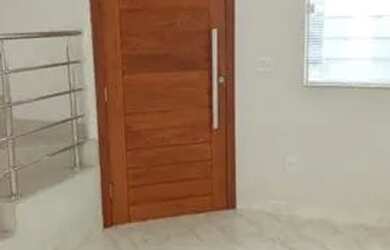 Imagem: A casa possui 2 Dormitórios, 2 Banheiros e Imóvel novo e está