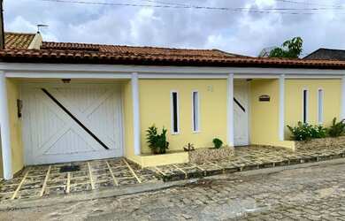 Imagem: A casa possui 3 Dormitórios, 3 Banheiros, 3 Vagas na garagem