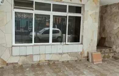 Imagem: O depósito possui 2 Vagas na garagem, 180m² de Área e está