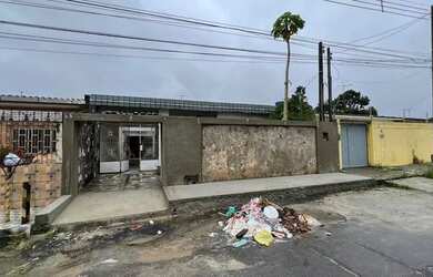Imagem: A casa possui 3 Dormitórios, 2 Banheiros, 2 Vagas na garagem