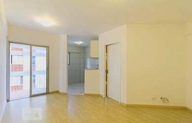 Imagem: O apartamento possui 1 Dormitório, 1 Banheiro, 1 Vaga na garagem